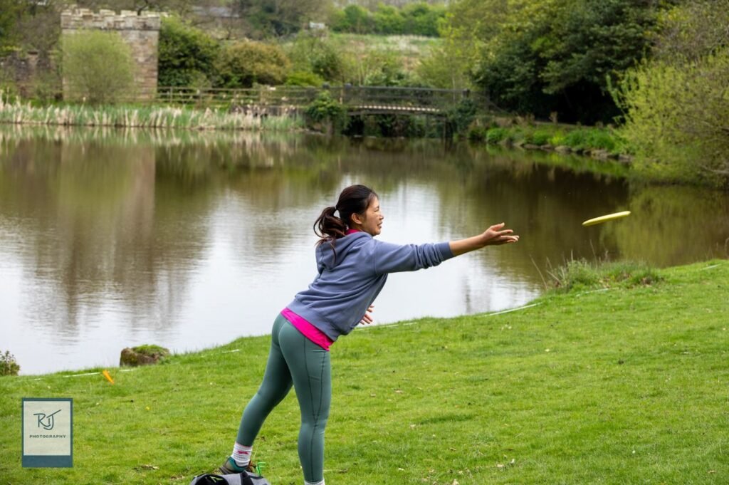 Woman putting at Ripley Disc Golf course North Yorkshire. 